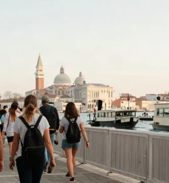 Cinco euros por pisar Venecia: el mapa de las tasas turísticas y lo que de verdad cambian