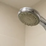 Agua dura: lo que el grifo de tu ciudad le hace al pelo y a la piel