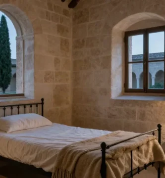 Dormir en un monasterio: las hospederías de España que siguen abriendo la puerta